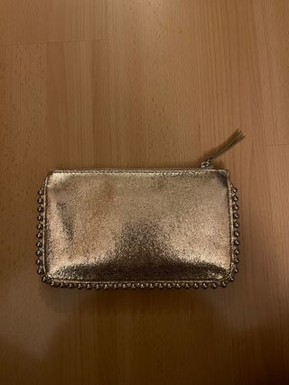 Bolso de mano Zara dorado de segunda mano por 13 EUR en Sant Cugat del  Vallès en WALLAPOP