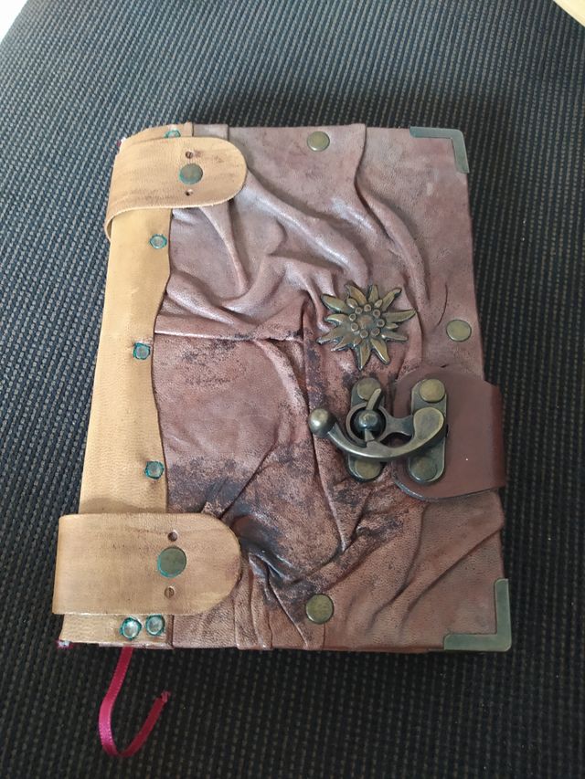 diario de apecto envejecido