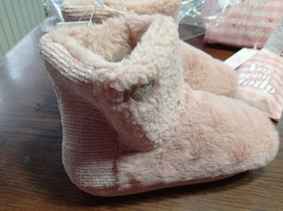 Botines peluche La Vecina Rubia de segunda mano por 20 EUR en Tomelloso en  WALLAPOP