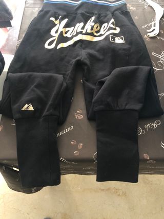 Pantalón chándal Yankees original de segunda mano por 25 EUR en Catarroja  en WALLAPOP