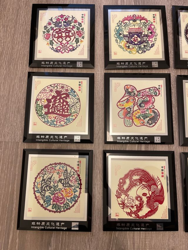 Cuadros de papel chino cortado. Todos 70€!