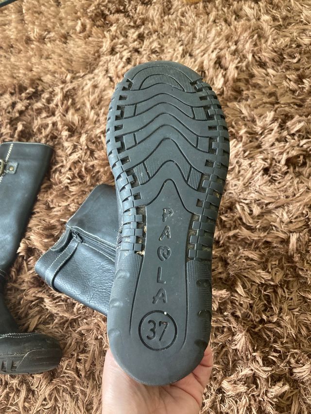 Botas de cuero negro en el número 37 de la marca P