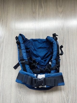 Mochila portabebés manduca AZUL de segunda mano por 20 EUR en Granada en  WALLAPOP