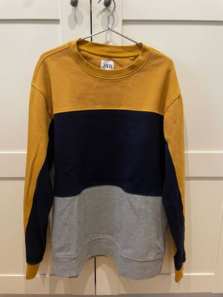 Sudadera 3 colores zara de segunda mano por 5 EUR en La Arena en WALLAPOP