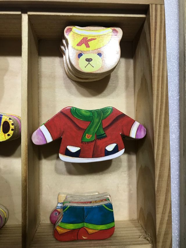 Puzzle de madera con piezas ositos intercambiables