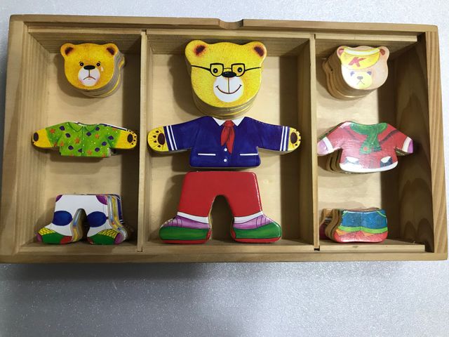 Puzzle de madera con piezas ositos intercambiables