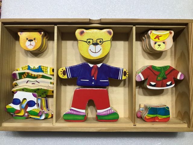 Puzzle de madera con piezas ositos intercambiables