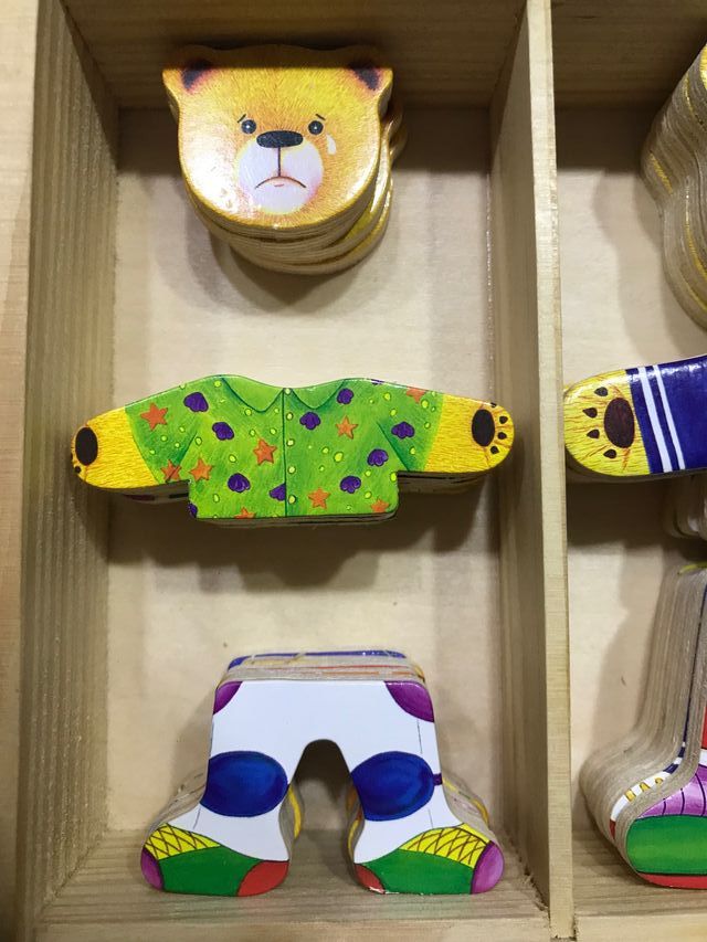 Puzzle de madera con piezas ositos intercambiables