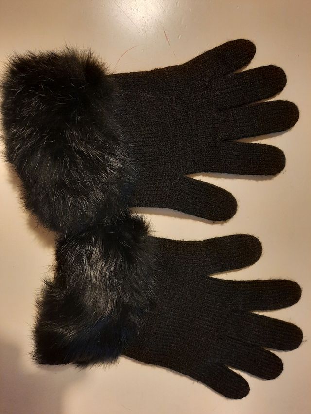 Guantes negros de punto con pelo