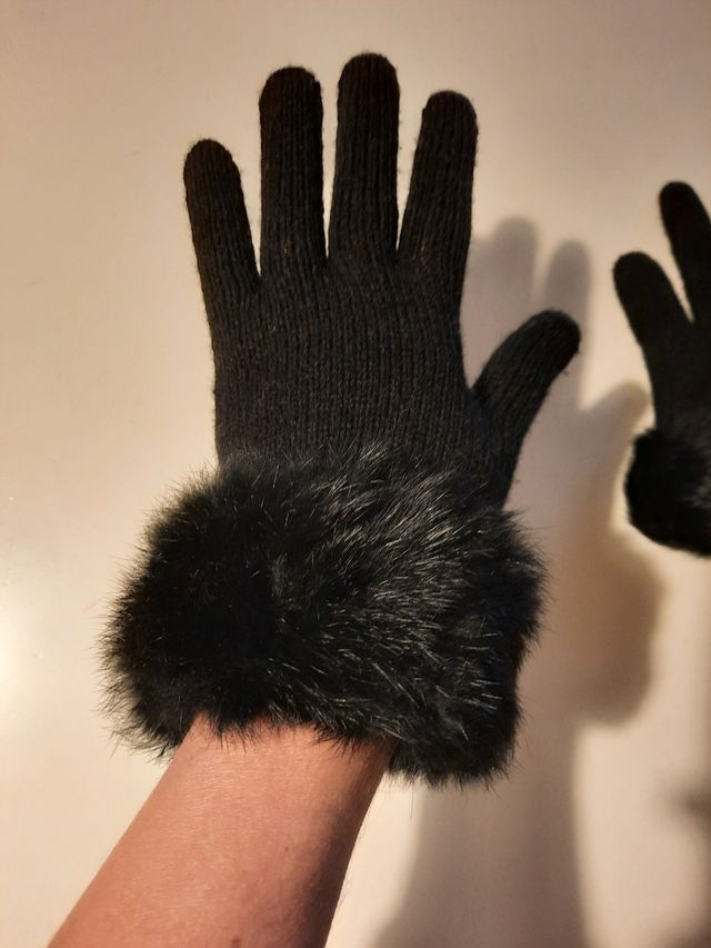 Guantes negros de punto con pelo