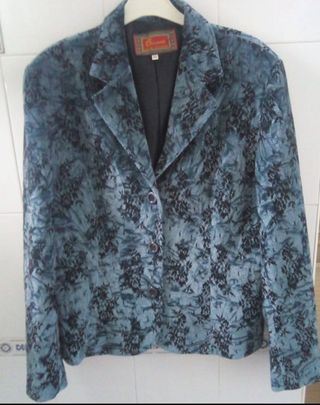 Chaqueta mujer talla 44 de segunda mano por 24 EUR en Sevilla en WALLAPOP