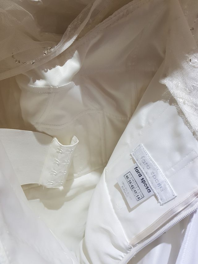 Vestido de novia con piedrería de Donatela