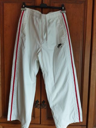 Pantalón chándal caballero Nike talla L de segunda mano por 7 EUR en La  Magdalena en WALLAPOP