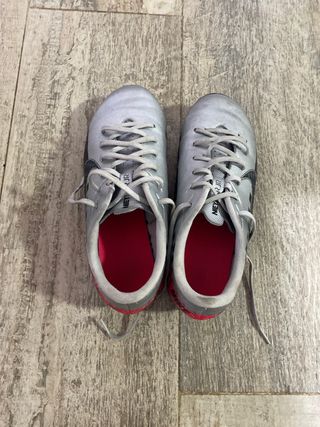 Botas fútbol Nike Neymar JR de segunda mano por 10 EUR en Sabadell en  WALLAPOP