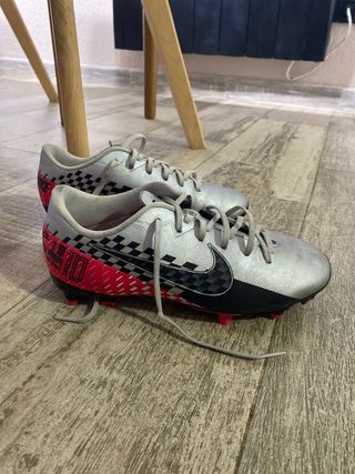 Botas fútbol Nike Neymar JR de segunda mano por 10 EUR en Sabadell en  WALLAPOP