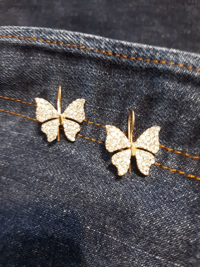 pendientes dorados, piedras