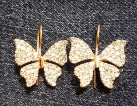 pendientes dorados, piedras