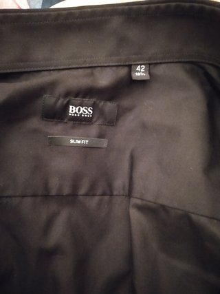 Camisa negra de Hugo Boss de segunda mano por 15 EUR en Zamora en WALLAPOP