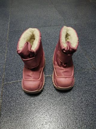 Botas bebé nieve talla 22\\/23 de segunda mano por 5 EUR en Parla en WALLAPOP