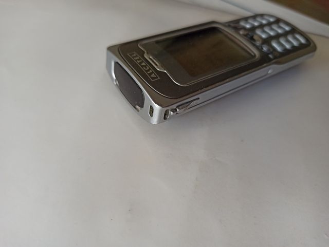 Alcatel 715 con cable de conexión a PC