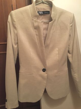 Americana mujer Zara de segunda mano por 16 EUR en Getxo en WALLAPOP