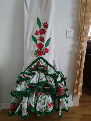 Traje flamenca El Corte Inglés de segunda mano por 39 EUR en Sevilla en  WALLAPOP