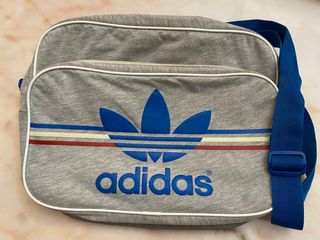 Mochila bandolera Adidas de segunda mano por 8 EUR en Villaspesa en WALLAPOP