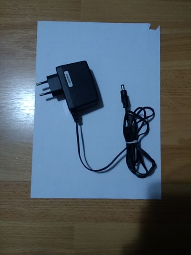Cargador 15V 1,66A.