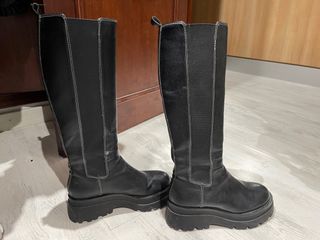 Botas altas stradivarius plataforma. Talla 35 de segunda mano por 10 EUR en  Zaragoza en WALLAPOP