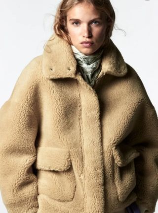 Chaqueta borreguito zara de segunda mano por 20 EUR en El Astillero en  WALLAPOP