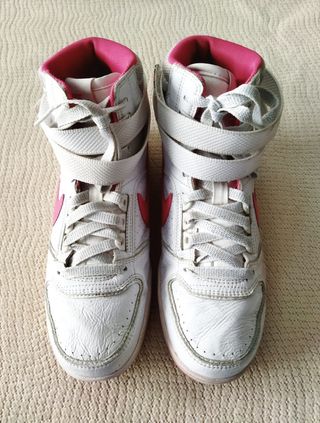 Nike Delta lite mid blco\\/fucsia, talla 38 de segunda mano por 49,9 EUR en  Girona en WALLAPOP