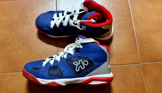 Zapatillas baloncesto talla 35 de segunda mano por 15 EUR en Vilafranca del  Penedès en WALLAPOP