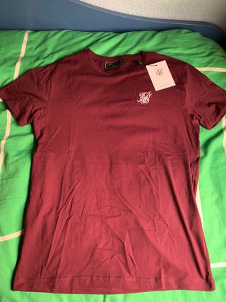 Camiseta granate SikSilk ¡NUEVA! de segunda mano por 20 EUR en Madrid en  WALLAPOP