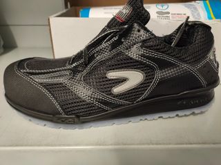 Zapatos de seguridad Cofra Petri de segunda mano por 28 EUR en Santander en  WALLAPOP