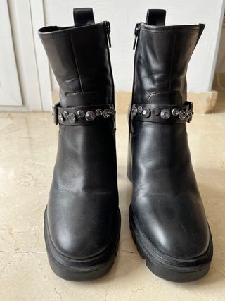 Botines Adele Dezotti de segunda mano por 50 EUR en Palma de Mallorca en  WALLAPOP