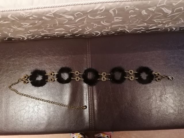 cinturón de cadena y pelo