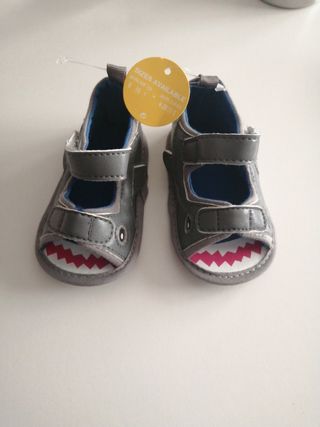 Sandalias bebe chico talla 16 NUEVAS de segunda mano por 3 EUR en Alcalá de  Henares en WALLAPOP