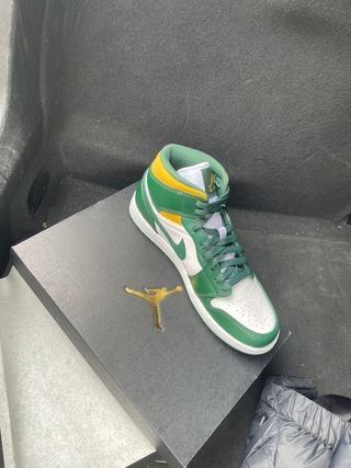 Jordan 1 Mid verdaderas de segunda mano por 180 EUR en Vitoria-Gasteiz en  WALLAPOP