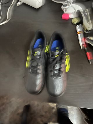 Botas de fútbol 20 euros de segunda mano por 20 EUR en Albacete en WALLAPOP