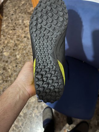 Botas de fútbol 20 euros de segunda mano por 20 EUR en Albacete en WALLAPOP