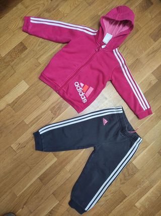 Chándal Adidas bebé, talla 12-18 meses de segunda mano por 10 EUR en  Calahorra en WALLAPOP