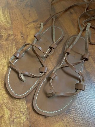 Sandalias romanas Zara de segunda mano por 15 EUR en Lugar a Fontenla en  WALLAPOP