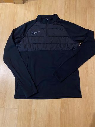 Chaqueta Nike reflectante de segunda mano por 15 EUR en Madrid en WALLAPOP