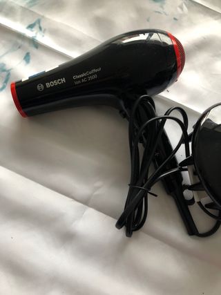 Secador Bosch de segunda mano por 18 EUR en Cabrils en WALLAPOP