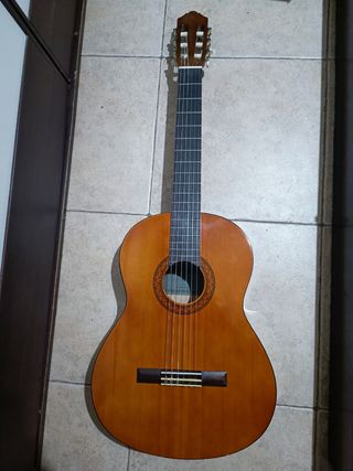 Guitarra clásica yamaha C40 de segunda mano por 100 EUR en Chiclana de la  Frontera en WALLAPOP