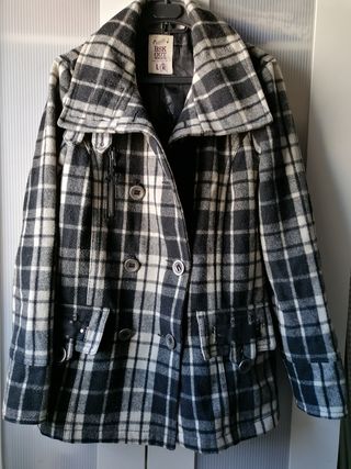 Abrigo Chaqueta Bershka cuadros L de segunda mano por 13 EUR en Santa Cruz  de Tenerife en WALLAPOP