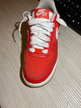 Air force rojas talla 37 de segunda mano por 30 EUR en Parla en WALLAPOP