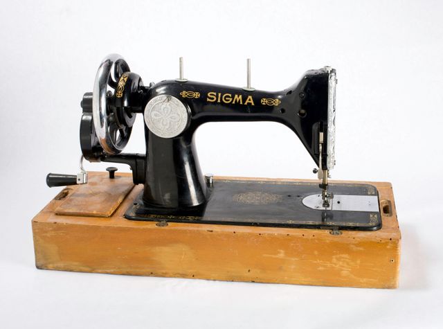 MAQUINA DE COSER ANTIGUA SIGMA EN BUEN ESTADO