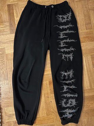 Pantalón Billie Eilish x Bershka de segunda mano por 10 EUR en Oviedo en  WALLAPOP