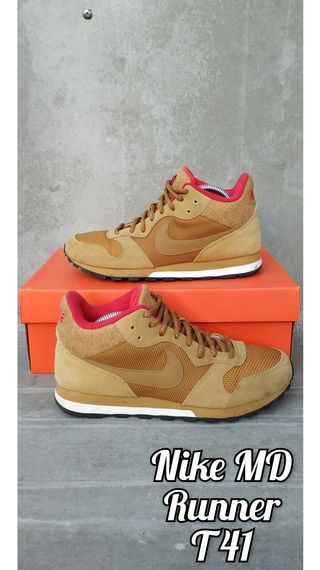 Nike MD Runner Camel-rosa. de segunda mano por 69 EUR en Tarragona en  WALLAPOP
